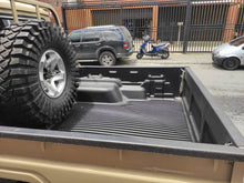 Cargar imagen en el visor de la galería, Protector De Cajón Rugged Liner Toyota Hembrita Cabina Sencilla 2002 - 2020